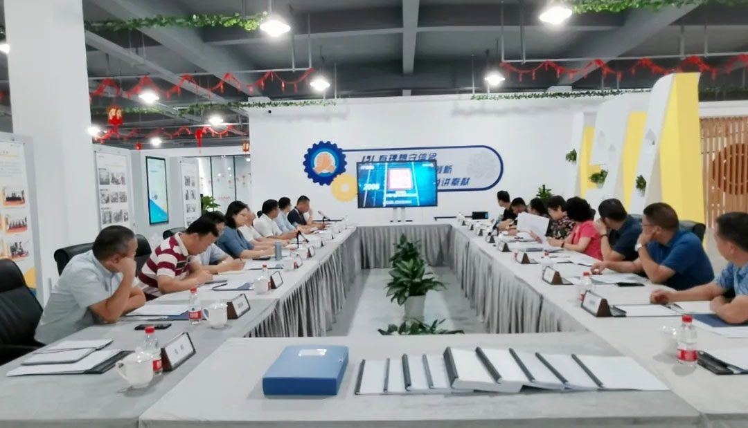 10.11 全國(guó)企業民主管理(lǐ)工作調研檢查小組莅臨我司調研指導(圖3) 10.11 全國(guó)企業民主管理(lǐ)工作調研檢查小組莅臨我司調研指導(圖3)