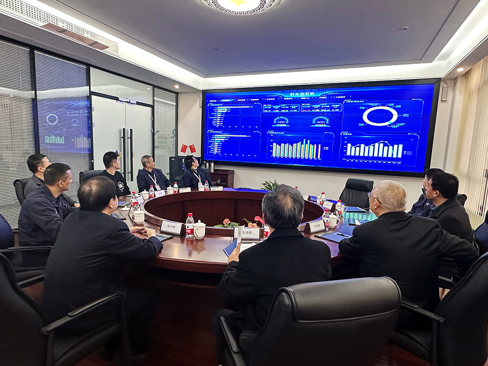 甯波市新能源汽車研究會會長(cháng)一(yī)行莅臨我司參觀調研(圖4)